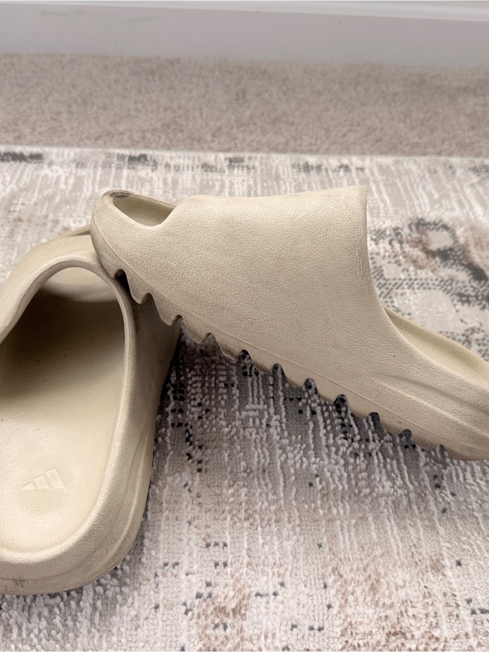 Yeezy Slide in Light Stone